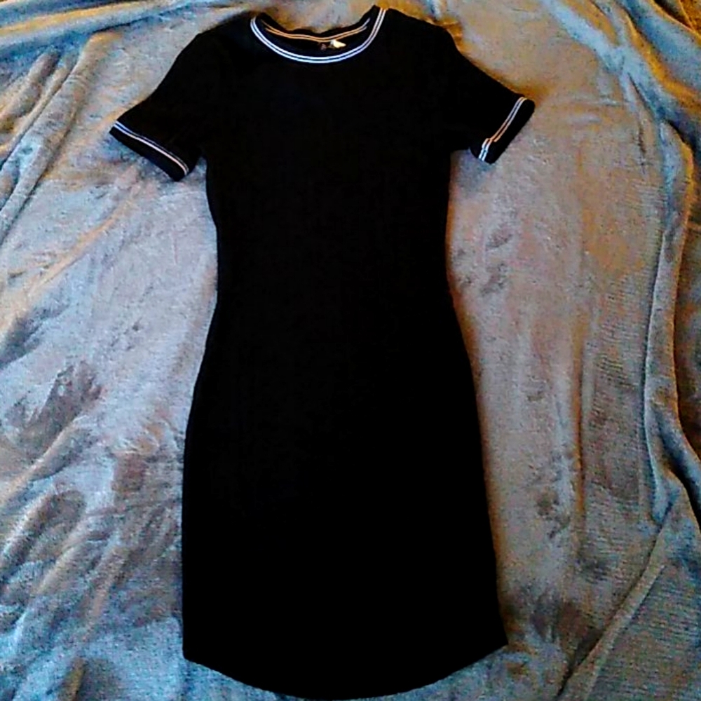 Ribbed bodicon black dress